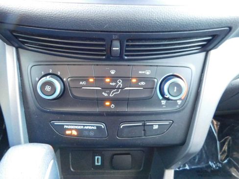 Used 2019 Ford Escape S image 18