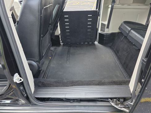 Used 2019 Dodge Grand Caravan SXT image 17