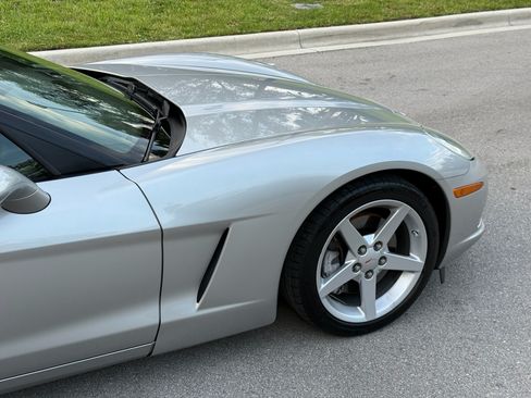 Used 2005 Chevrolet Corvette Coupe RWD image 52