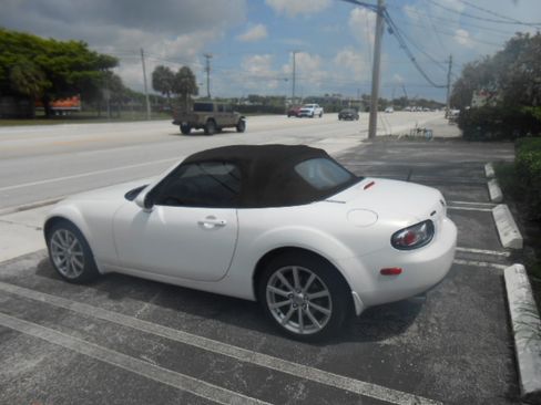 Used 2006 MAZDA MX-5 Miata Grand Touring RWD image 3