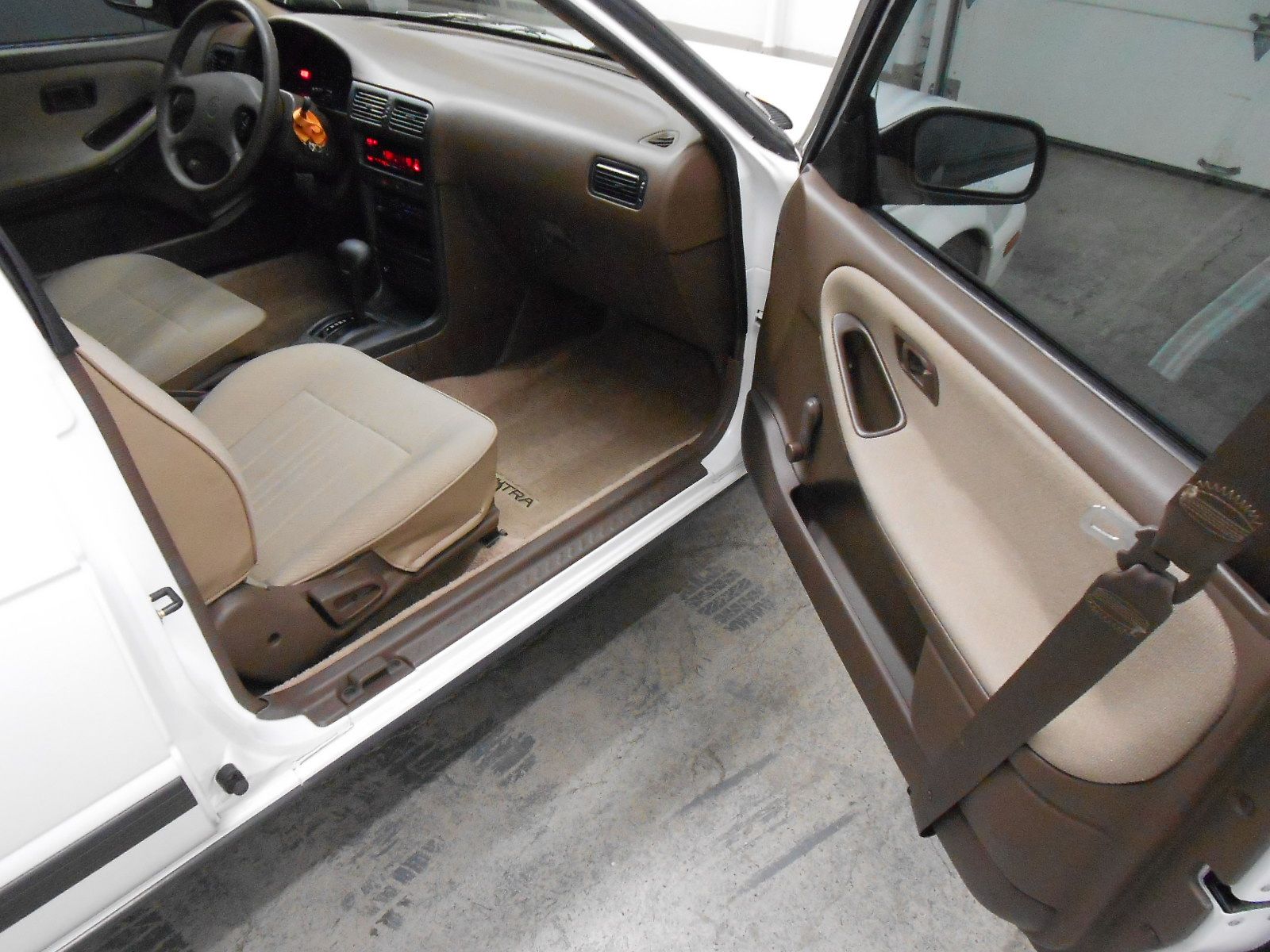 Used 1991 Nissan Sentra XE FWD image 11