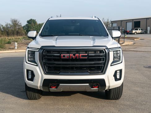 Used 2022 GMC Yukon XL AT4 image 12