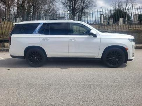 Used 2022 Cadillac Escalade Premium Luxury image 3