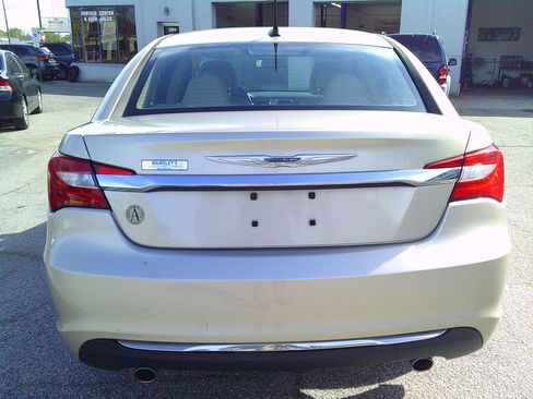 Used 2014 Chrysler 200 Limited image 5