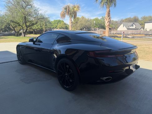 Used 2017 Aston Martin DB11 V12 Coupe RWD image 8