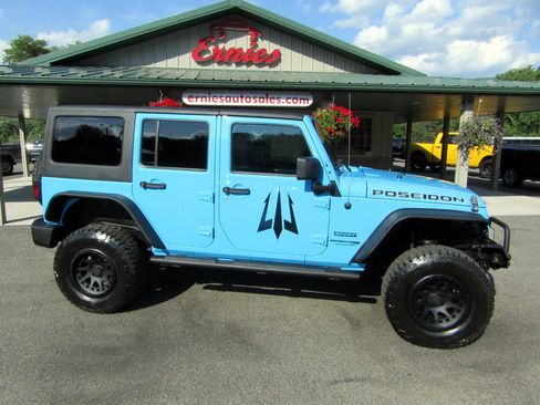 Used 2018 Jeep Wrangler JK 4WD Unlimited Sport image 1