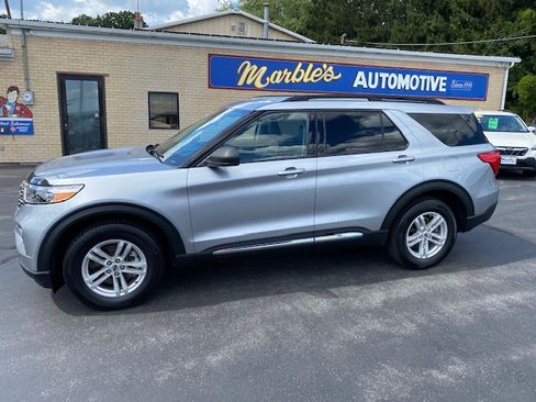 Used 2022 Ford Explorer XLT image 2