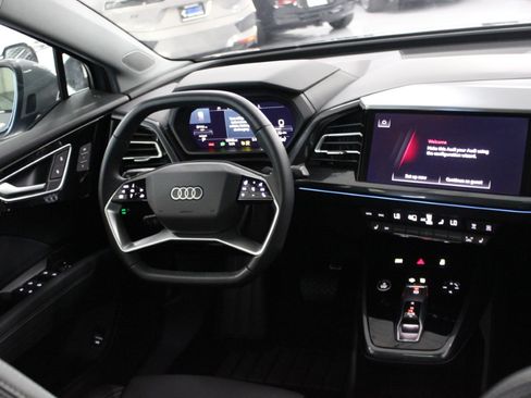 Used 2024 Audi Q4 e-tron Premium Plus image 39