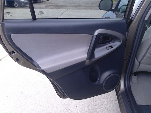 Used 2012 Toyota RAV4 image 10