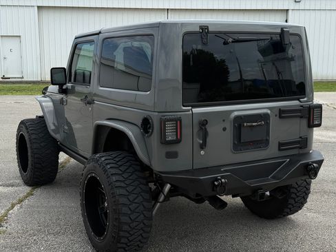 Used 2016 Jeep Wrangler 75th Anniversary AWD/4WD image 39