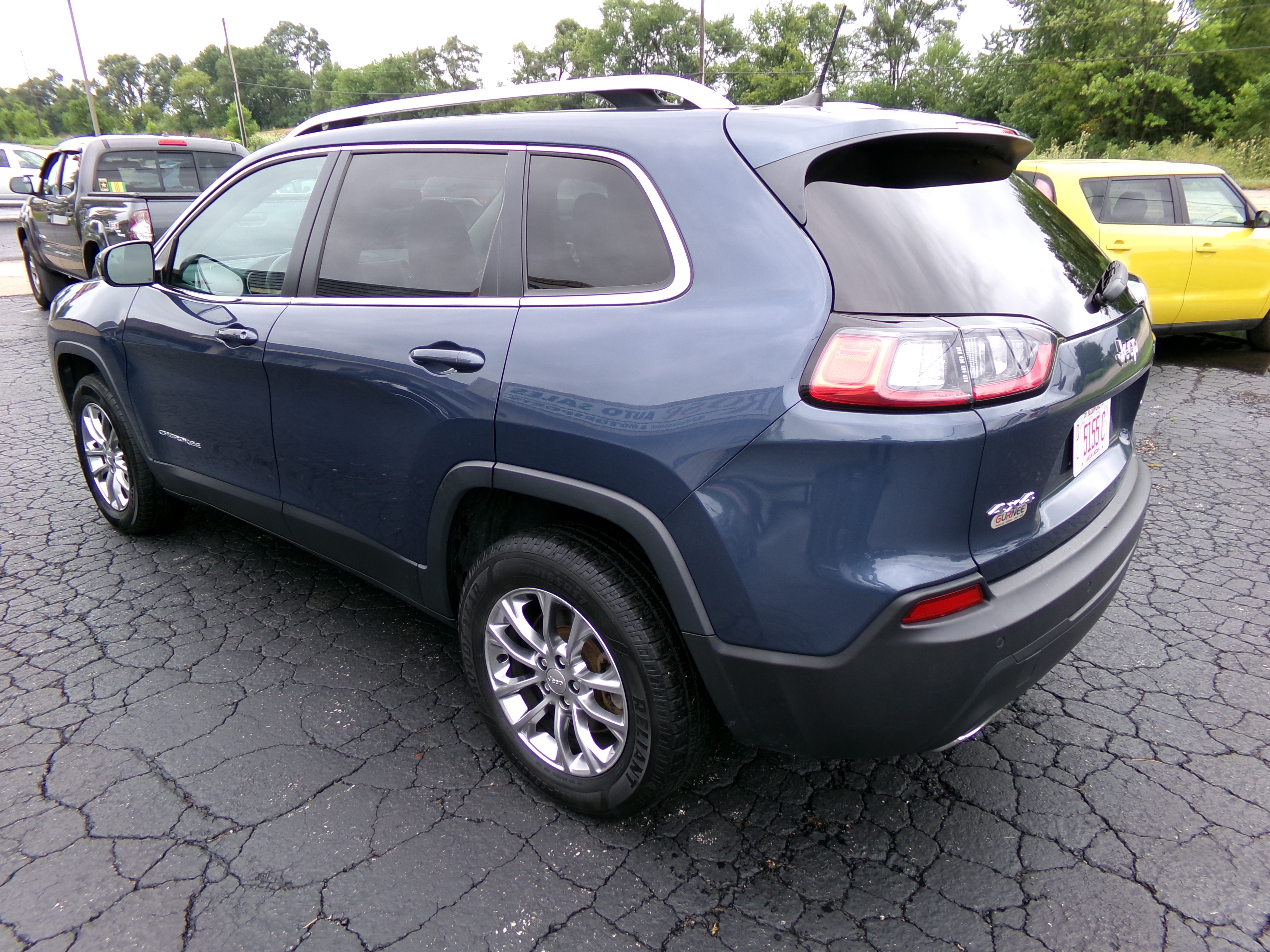 Used 2021 Jeep Cherokee 4WD Latitude Lux image 3