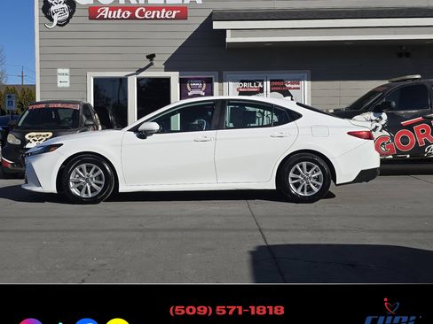 Used 2025 Toyota Camry LE image 4