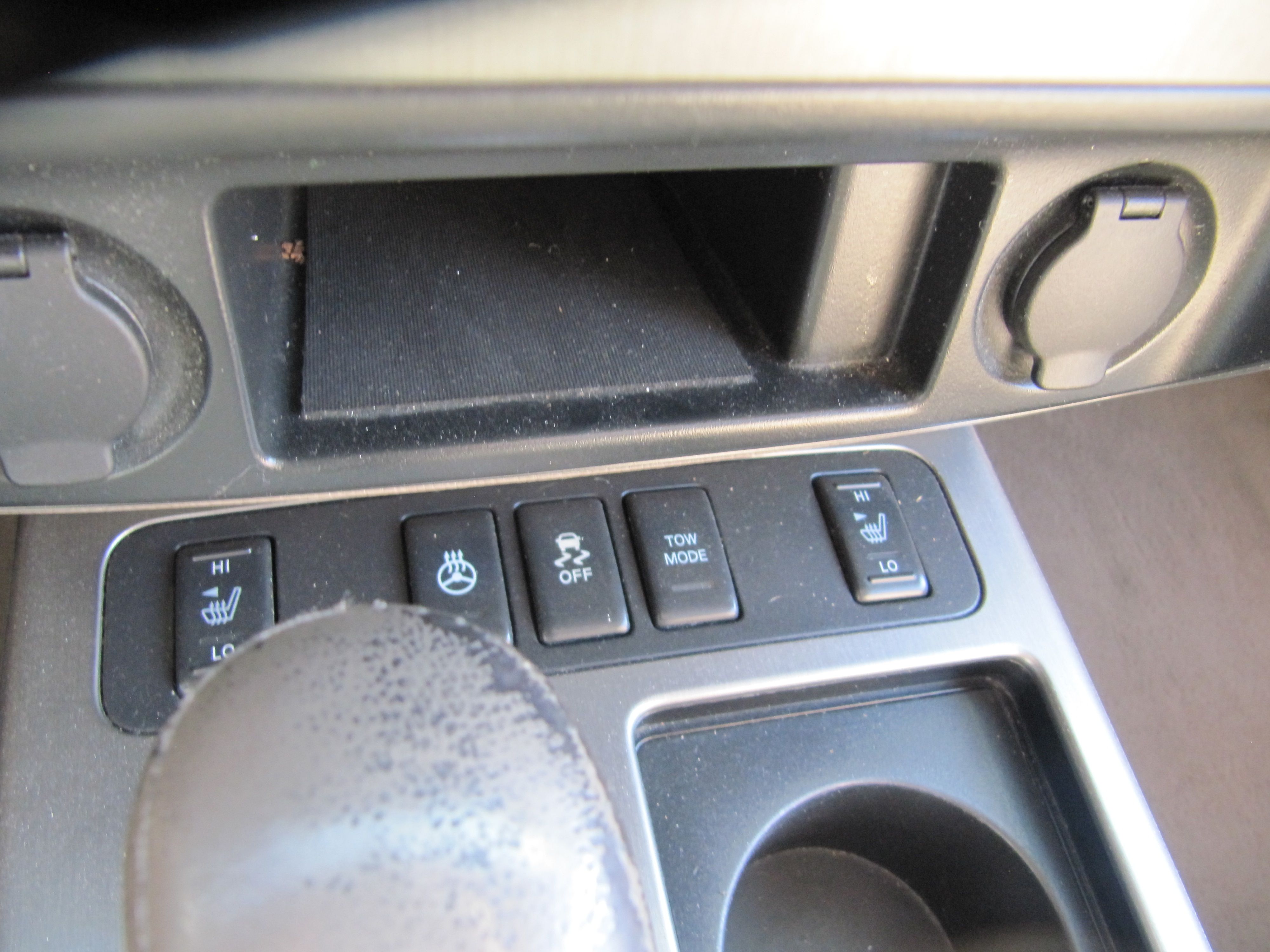 Used 2014 Nissan Armada Platinum AWD/4WD image 23