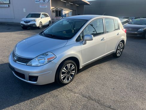 Used 2008 Nissan Versa Hatchback FWD image 3
