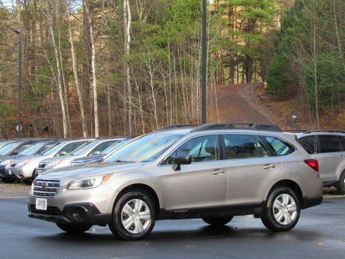 Used 2016 Subaru Outback 2.5i Premium image 2