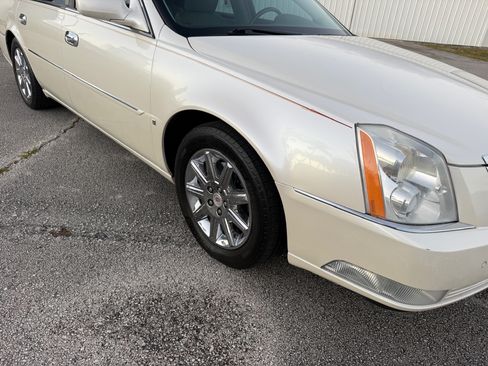 Used 2009 Cadillac DTS Luxury image 19