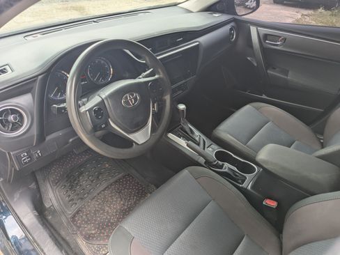 Used 2018 Toyota Corolla LE image 5