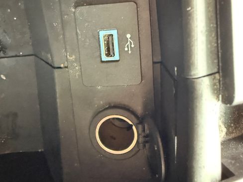 Used 2017 Ford Fusion SE image 13