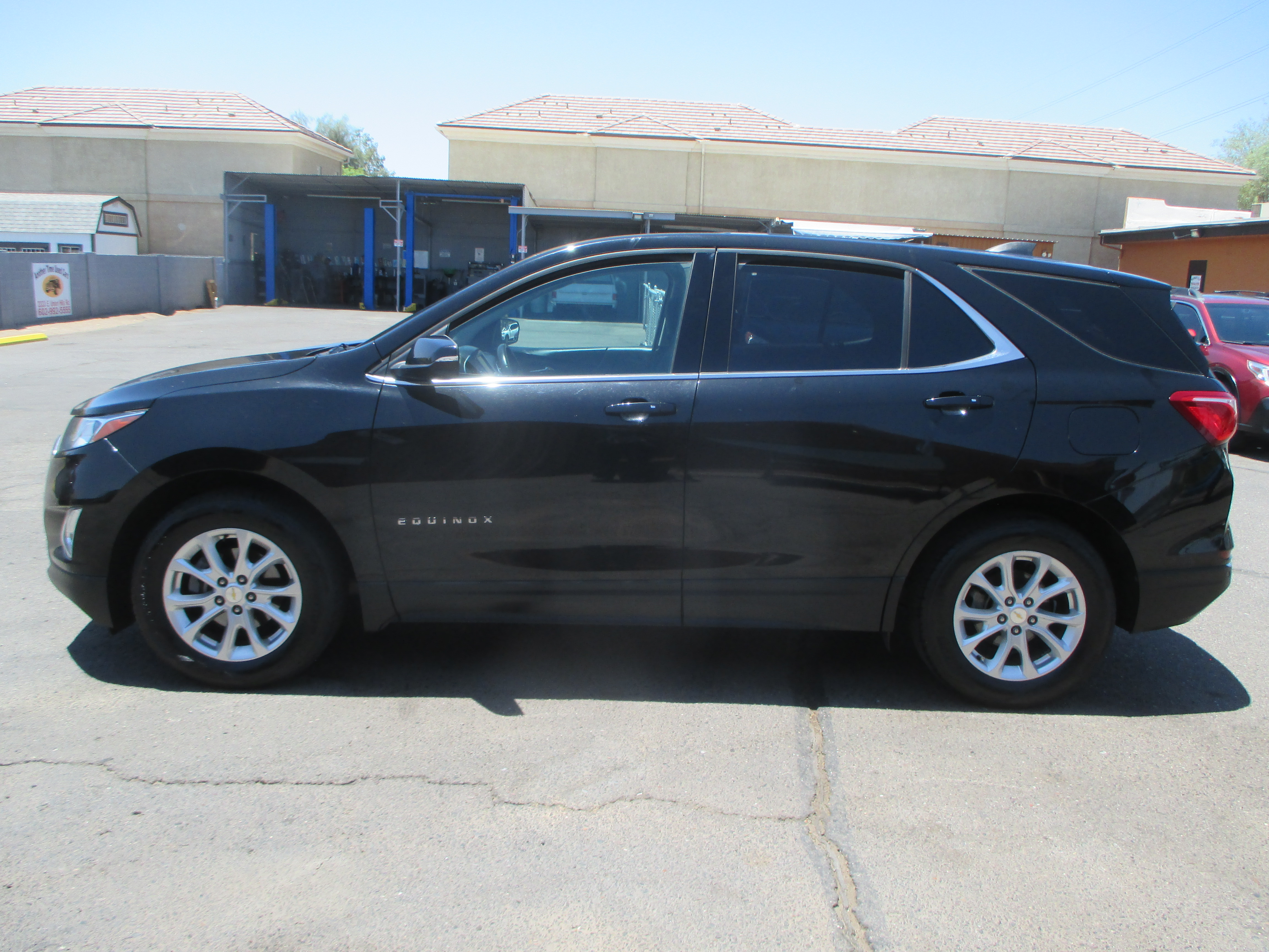 Used 2019 Chevrolet Equinox FWD LT w/ 1LT image 2