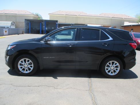 Used 2019 Chevrolet Equinox LT Sport Utility 4D FWD image 2