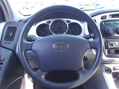 Used 2004 Toyota Highlander image 22