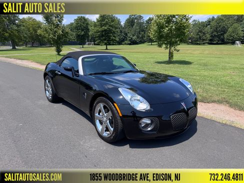 Used 2007 Pontiac Solstice GXP image 1