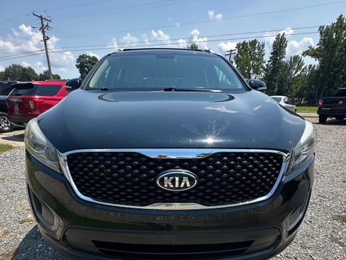 Used 2016 Kia Sorento LX image 2