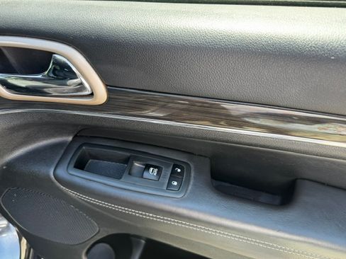 Used 2014 Jeep Grand Cherokee 4WD Overland image 24