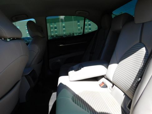 Used 2021 Toyota Camry SE image 17