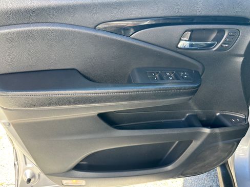 Used 2016 Honda Pilot Elite image 17