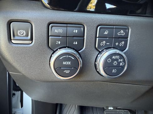 Used 2025 GMC Sierra 1500 SLT image 34