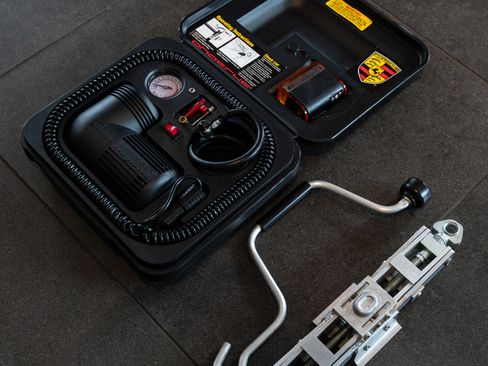 Used 1998 Porsche 911 Carrera S image 86