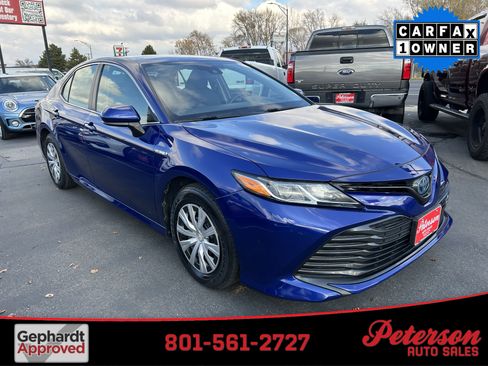 Used 2018 Toyota Camry LE image 1