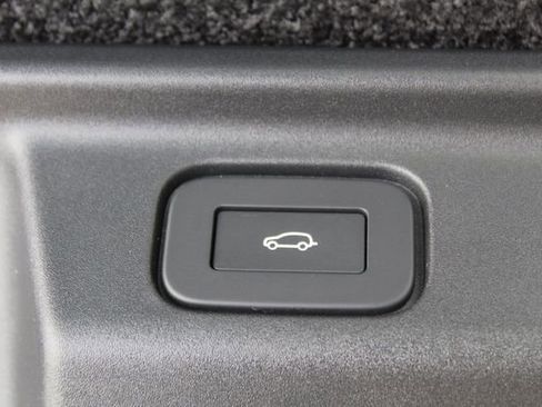 New 2025 Land Rover Range Rover SE image 23