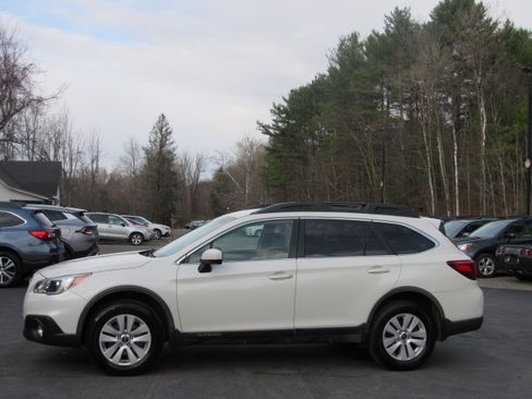 Used 2015 Subaru Outback 2.5i Premium image 3
