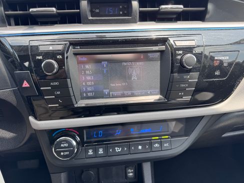 Used 2015 Toyota Corolla LE image 7