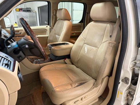 Used 2014 Cadillac Escalade ESV 2WD Premium image 9