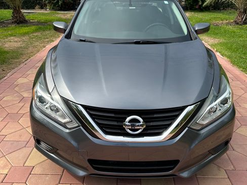 Used 2016 Nissan Altima SV FWD image 2