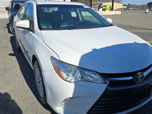 Used 2017 Toyota Camry LE image 2