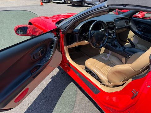 Used 1999 Chevrolet Corvette Convertible RWD image 2