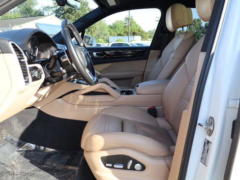 Used 2019 Porsche Cayenne E-Hybrid AWD/4WD image 13