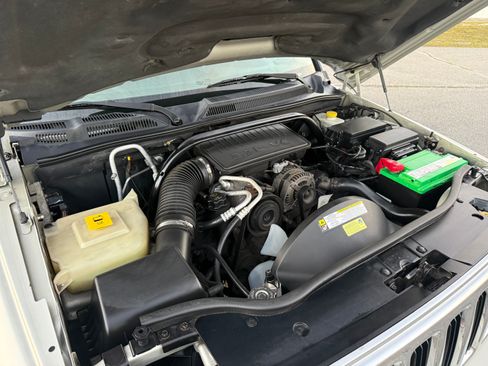 Used 2008 Jeep Commander Sport image 14