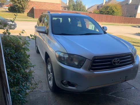 Used 2010 Toyota Highlander Sport image 1