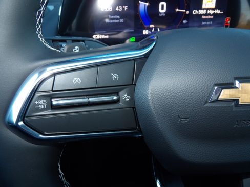 New 2026 Chevrolet Equinox EV LT image 32