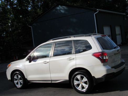 Used 2015 Subaru Forester 2.5i AWD/4WD image 6