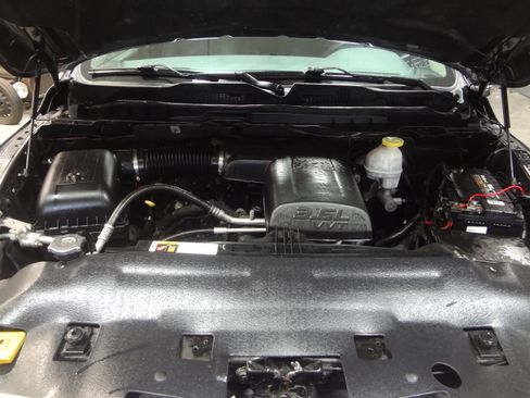 Used 2019 RAM 1500 SLT image 19