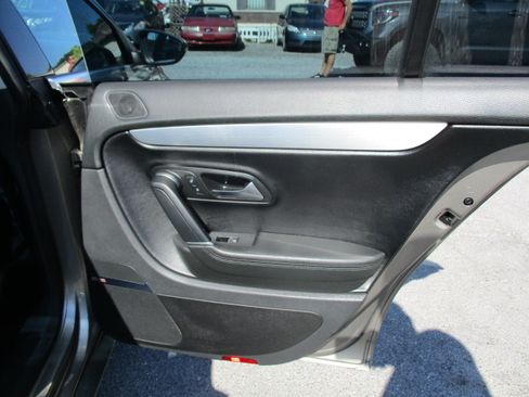 Used 2009 Volkswagen CC Luxury FWD image 26