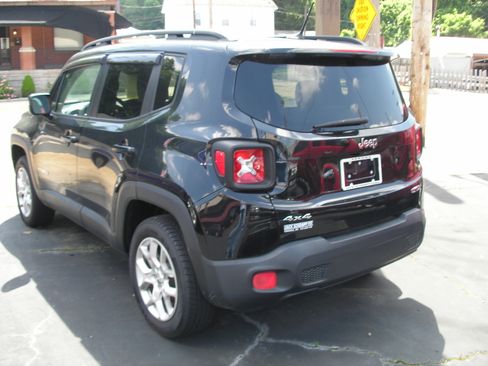 Used 2015 Jeep Renegade Latitude image 6
