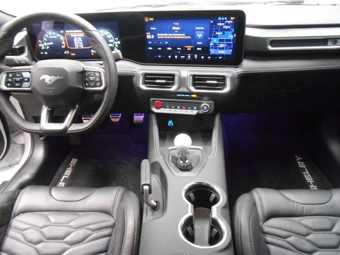 Used 2025 Ford Mustang Shelby GT350 RWD image 9