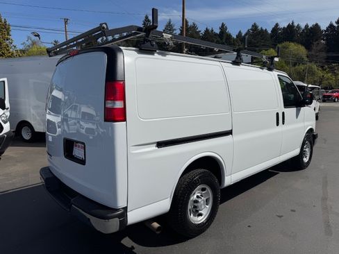 Used 2016 Chevrolet Express 3500 image 8